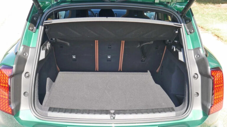 Mini Countryman cargo area