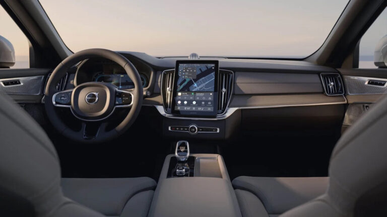 331895 New Volvo XC90 Interiors