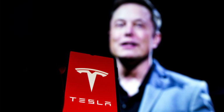 Tesla Elon Musk Rokas Tenys shutterstock 2147719465 gID 7.jpg@png