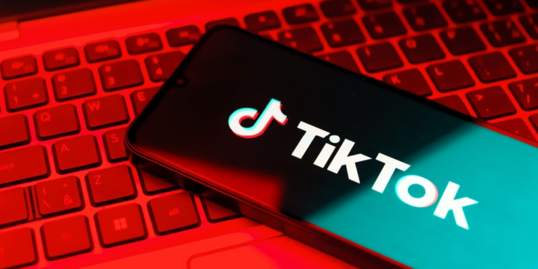 tiktok logo smartphone gID 7.jpg@png