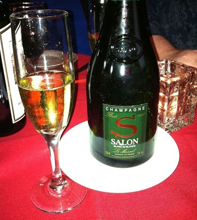 salon champagne and glass e1744133778800